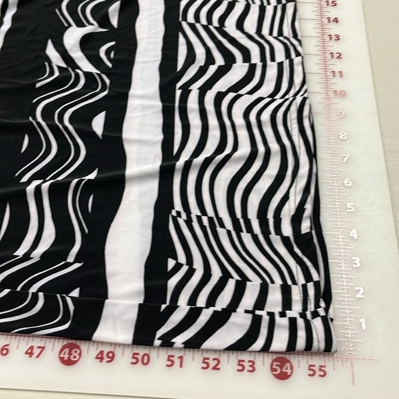 ASHLEY STEWART Abstract B/W Ruffle Off Shoulder Resort Beach Party Maxi Dress 18 - Picture 14 of 14